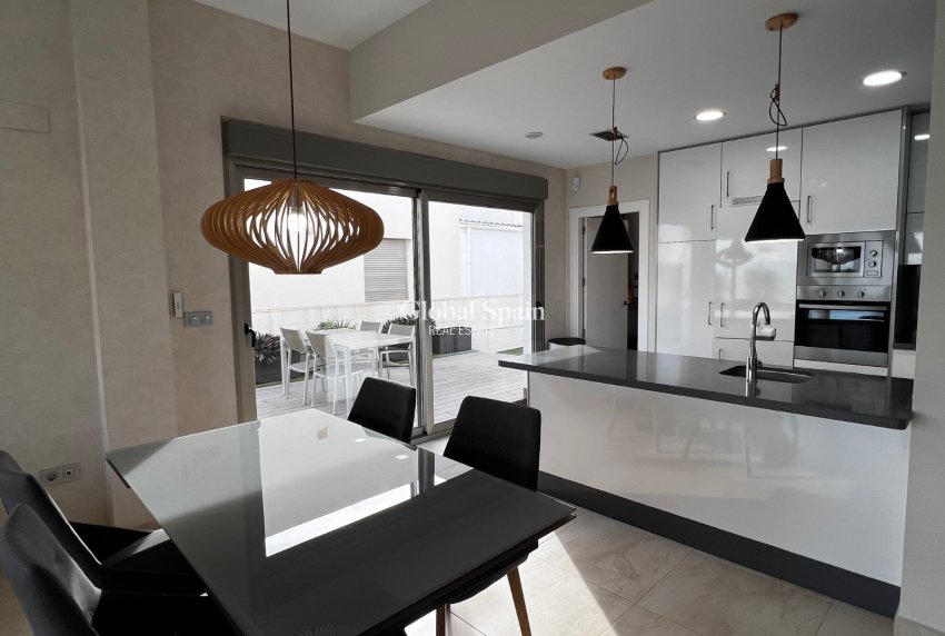 Wiederverkauf - VILLA -
ORIHUELA COSTA - Costa Blanca