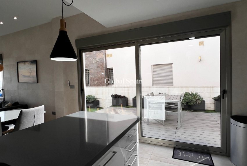 Wiederverkauf - VILLA -
ORIHUELA COSTA - Costa Blanca