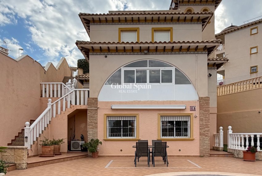 Wiederverkauf - VILLA -
ORIHUELA COSTA - Costa Blanca