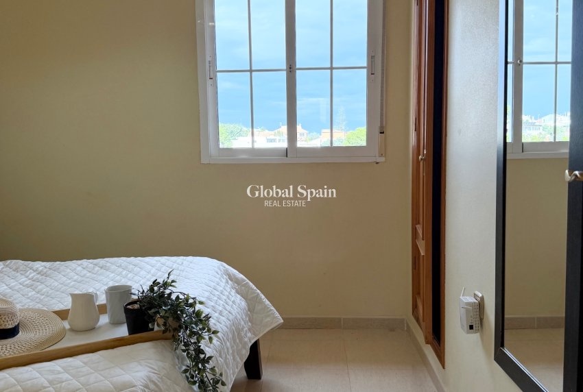 Wiederverkauf - VILLA -
ORIHUELA COSTA - Costa Blanca