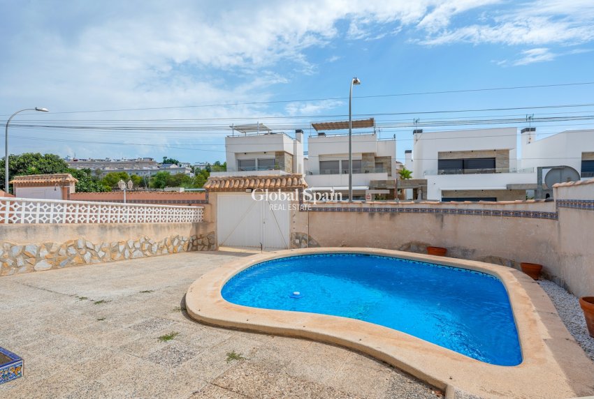 Wiederverkauf - VILLA -
ORIHUELA COSTA - El Galan