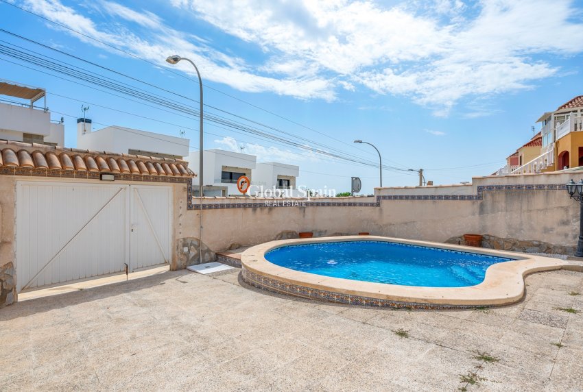 Wiederverkauf - VILLA -
ORIHUELA COSTA - El Galan