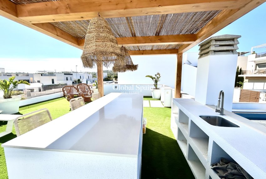 Wiederverkauf - VILLA -
ORIHUELA COSTA - Inland