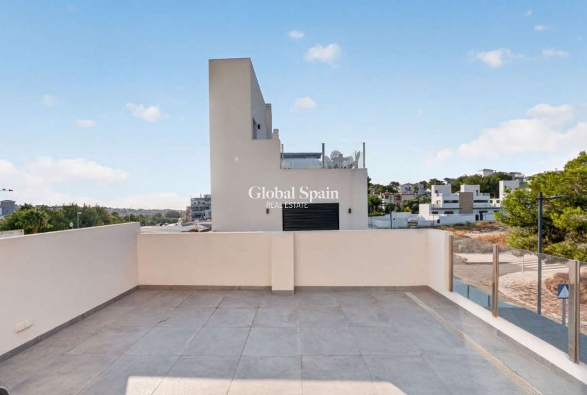 Wiederverkauf - VILLA -
ORIHUELA COSTA - Inland