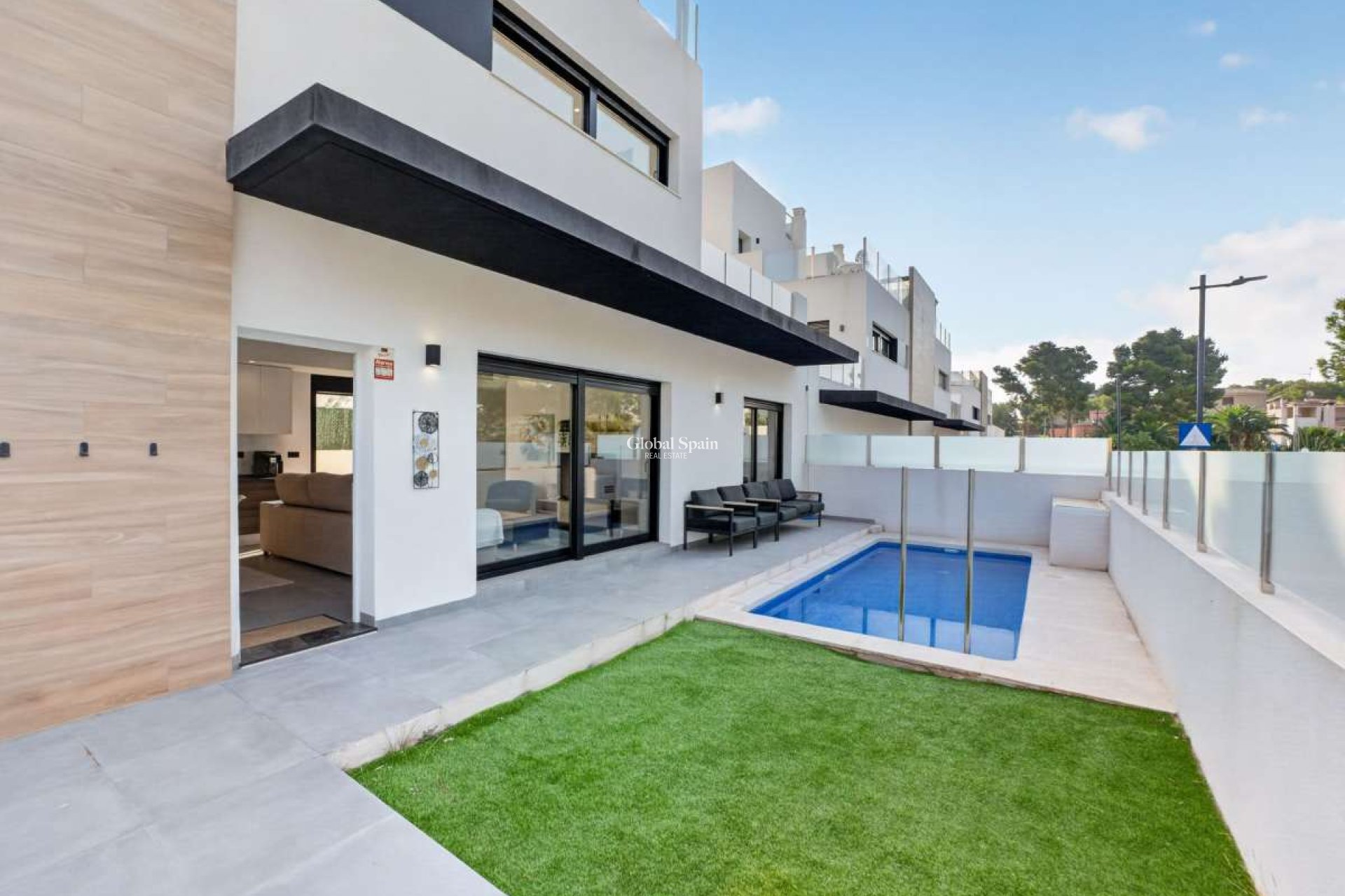 Wiederverkauf - VILLA -
ORIHUELA COSTA - Inland