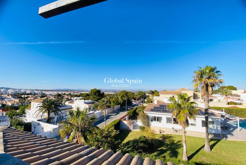 Wiederverkauf - VILLA -
ORIHUELA COSTA - La Florida