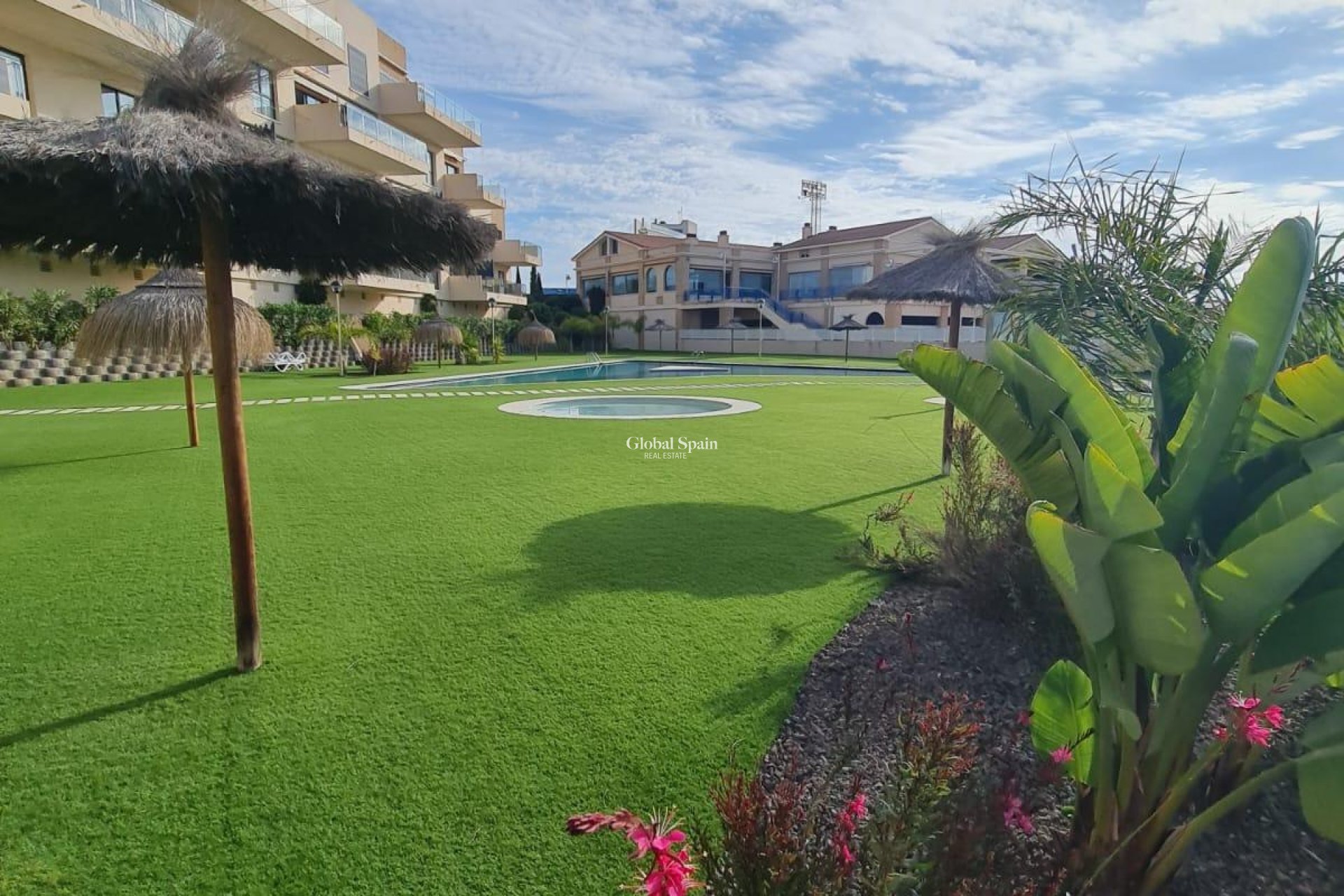 Wiederverkauf - VILLA -
ORIHUELA COSTA - La Regia