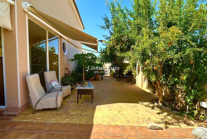 Wiederverkauf - VILLA -
ORIHUELA COSTA - La Regia