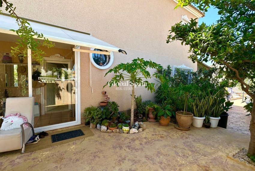 Wiederverkauf - VILLA -
ORIHUELA COSTA - La Regia
