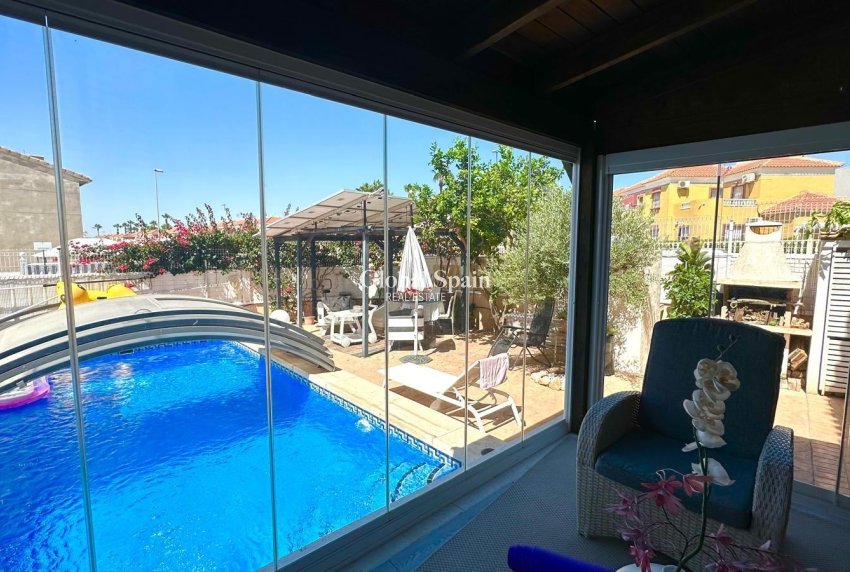 Wiederverkauf - VILLA -
ORIHUELA COSTA - La Regia