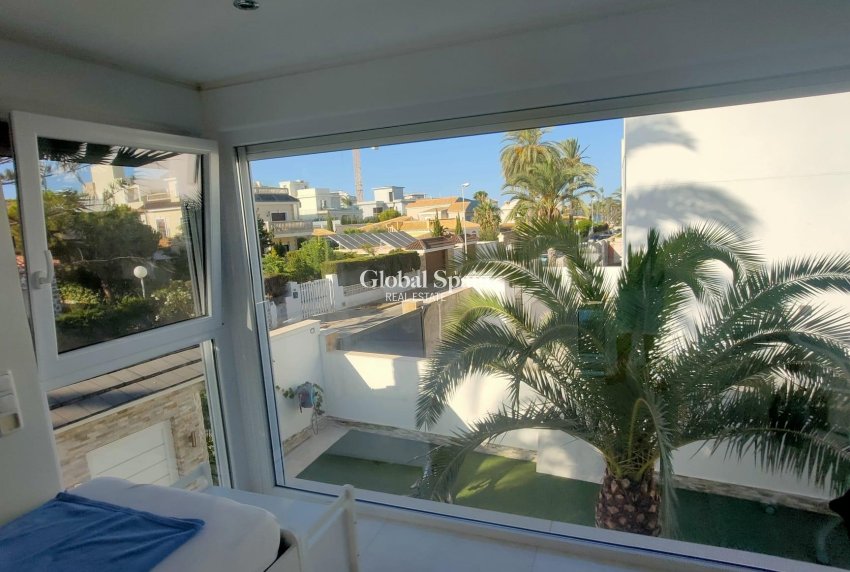 Wiederverkauf - VILLA -
ORIHUELA COSTA - La Zenia