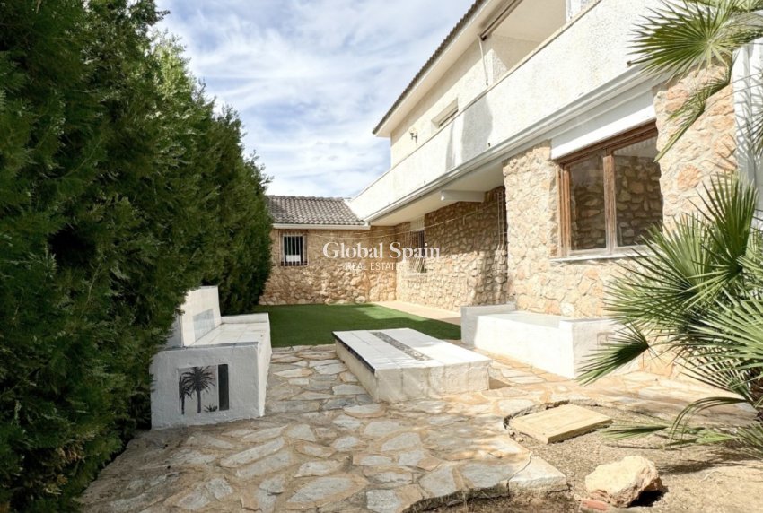 Wiederverkauf - VILLA -
ORIHUELA COSTA - La Zenia