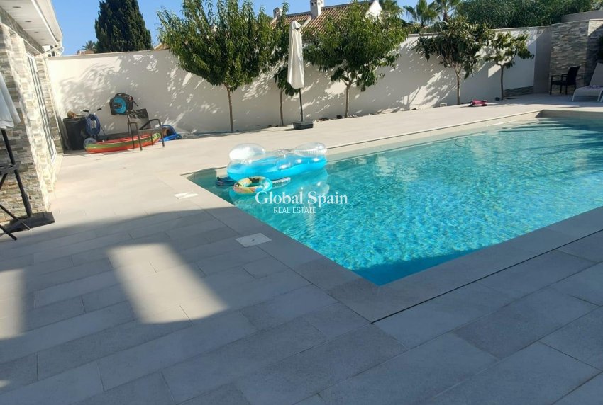 Wiederverkauf - VILLA -
ORIHUELA COSTA - La Zenia