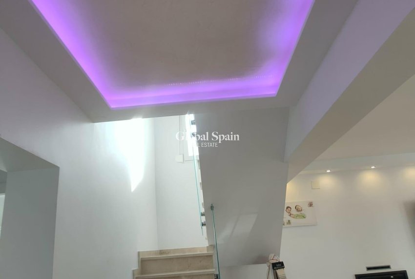 Wiederverkauf - VILLA -
ORIHUELA COSTA - La Zenia