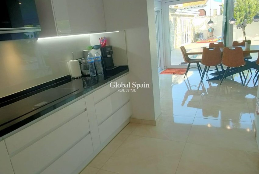 Wiederverkauf - VILLA -
ORIHUELA COSTA - La Zenia