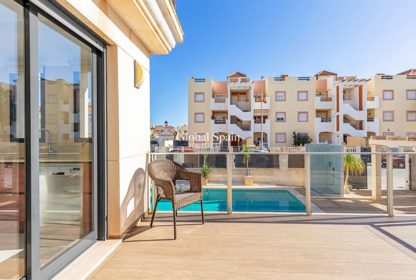 Wiederverkauf - Villa -
ORIHUELA COSTA - La Zenia