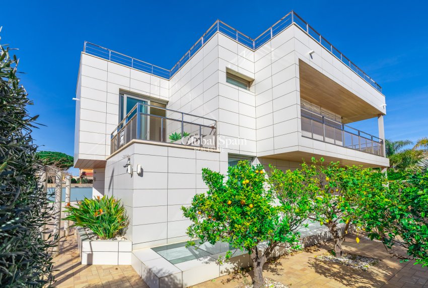 Wiederverkauf - Villa -
ORIHUELA COSTA - La Zenia