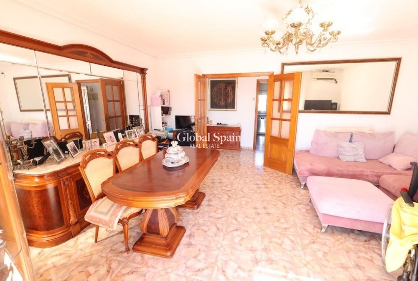 Wiederverkauf - Villa -
ORIHUELA COSTA - La Zenia