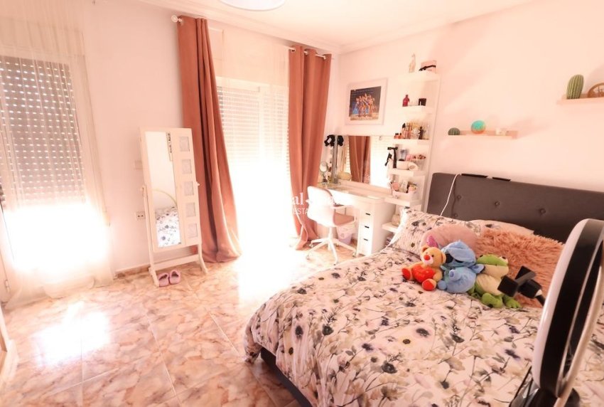 Wiederverkauf - Villa -
ORIHUELA COSTA - La Zenia