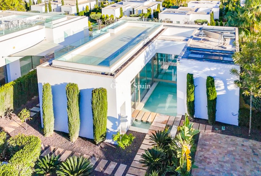 Wiederverkauf - Villa -
ORIHUELA COSTA - Las Colinas Golf