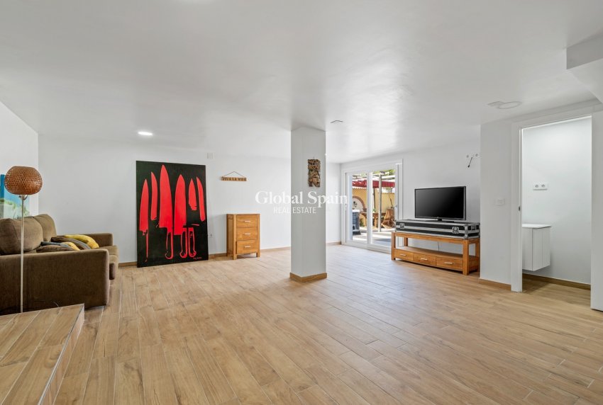 Wiederverkauf - VILLA -
ORIHUELA COSTA - Las Filipinas