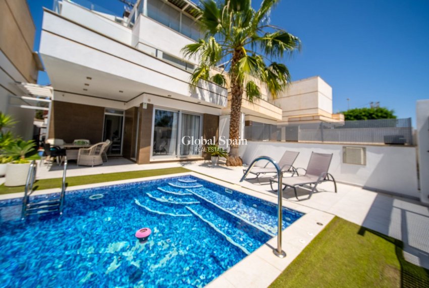 Wiederverkauf - Villa -
ORIHUELA COSTA - Lomas de Cabo Roig