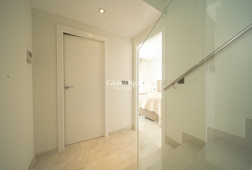 Wiederverkauf - Villa -
ORIHUELA COSTA - Lomas de Cabo Roig