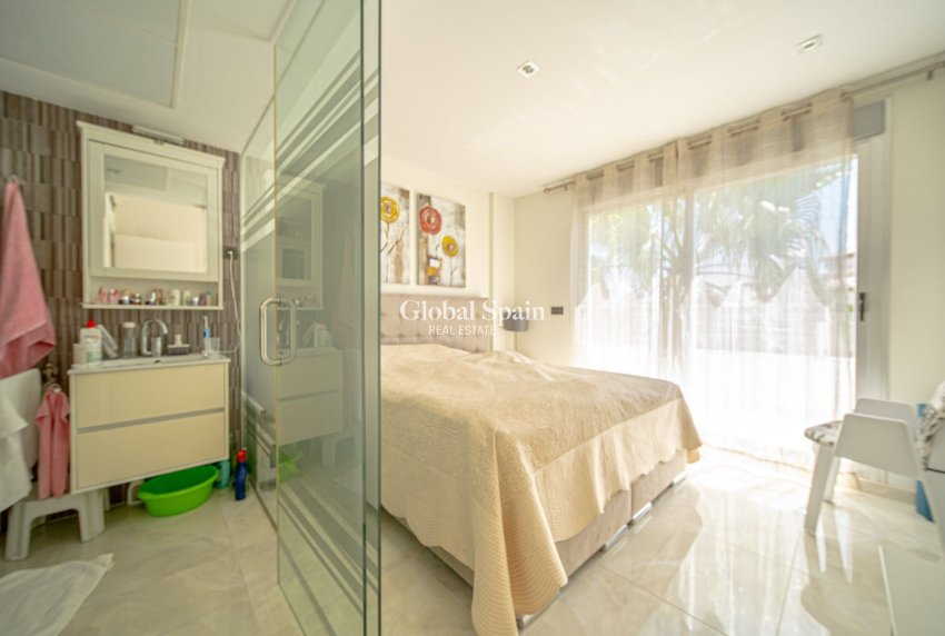 Wiederverkauf - Villa -
ORIHUELA COSTA - Lomas de Cabo Roig