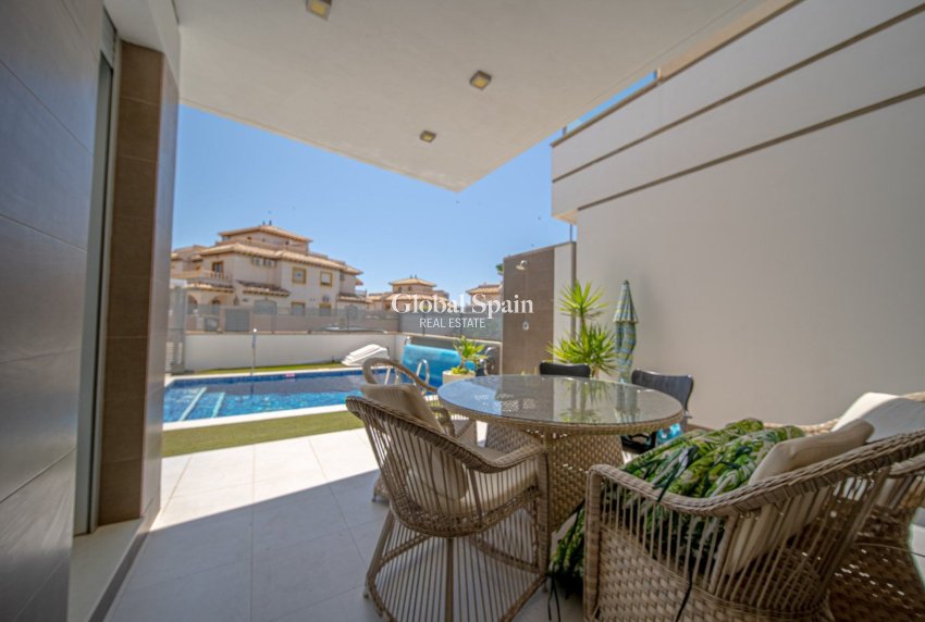 Wiederverkauf - Villa -
ORIHUELA COSTA - Lomas de Cabo Roig