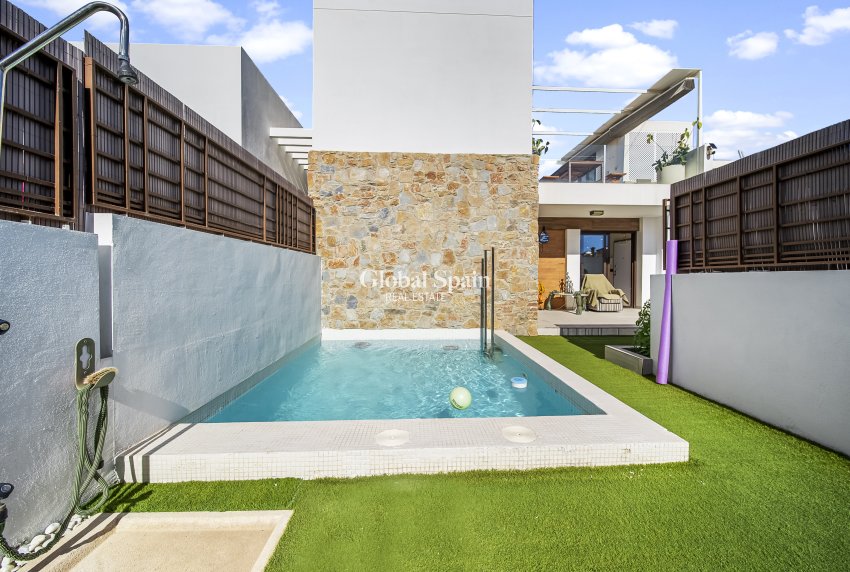 Wiederverkauf - Villa -
ORIHUELA COSTA - Lomas de Cabo Roig