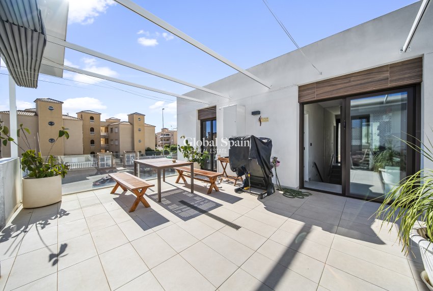 Wiederverkauf - Villa -
ORIHUELA COSTA - Lomas de Cabo Roig