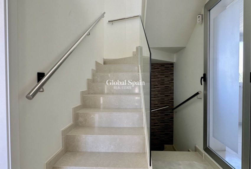 Wiederverkauf - Villa -
ORIHUELA COSTA - Lomas de Cabo Roig