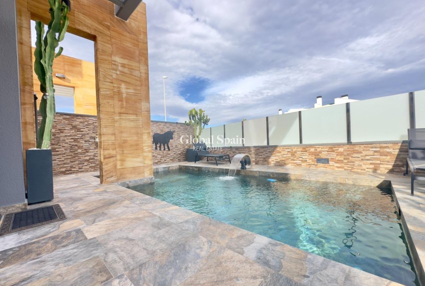 Wiederverkauf - VILLA -
ORIHUELA COSTA - Lomas de Cabo Roig