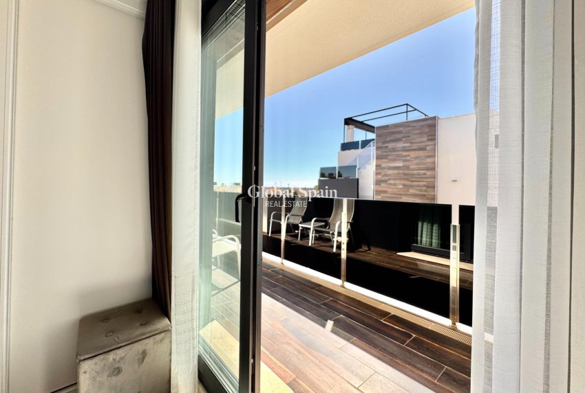 Wiederverkauf - VILLA -
ORIHUELA COSTA - Lomas de Cabo Roig