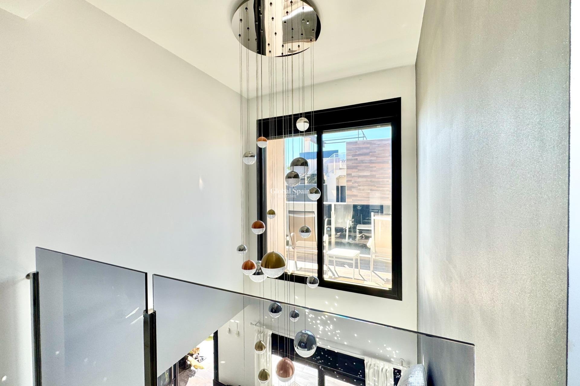 Wiederverkauf - VILLA -
ORIHUELA COSTA - Lomas de Cabo Roig