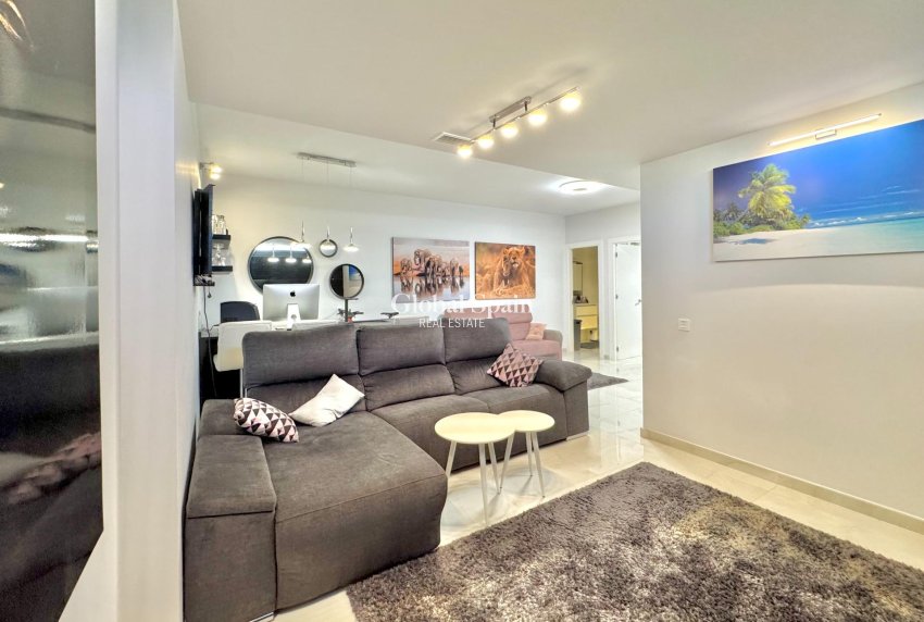 Wiederverkauf - VILLA -
ORIHUELA COSTA - Lomas de Cabo Roig