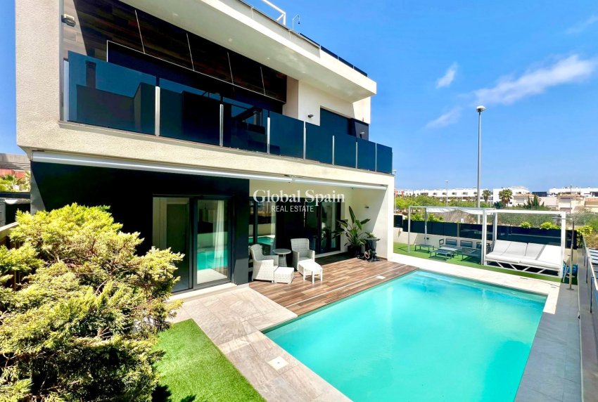 Wiederverkauf - VILLA -
ORIHUELA COSTA - Lomas de Cabo Roig