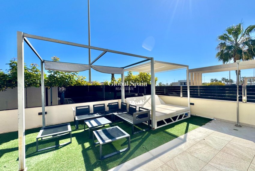 Wiederverkauf - VILLA -
ORIHUELA COSTA - Lomas de Cabo Roig