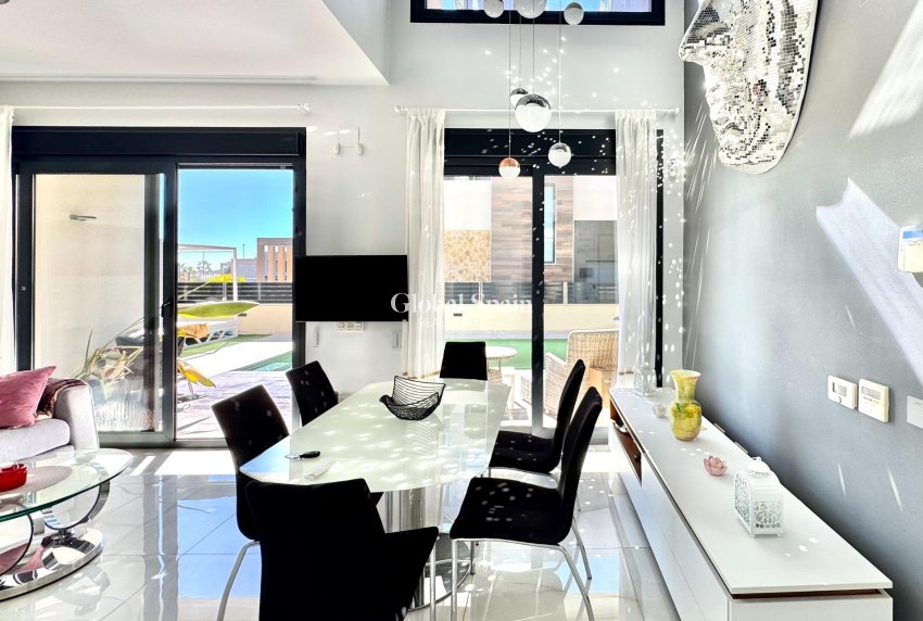 Wiederverkauf - VILLA -
ORIHUELA COSTA - Lomas de Cabo Roig