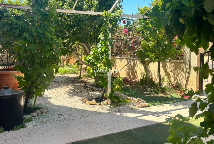 Wiederverkauf - VILLA -
ORIHUELA COSTA - Lomas de Cabo Roig