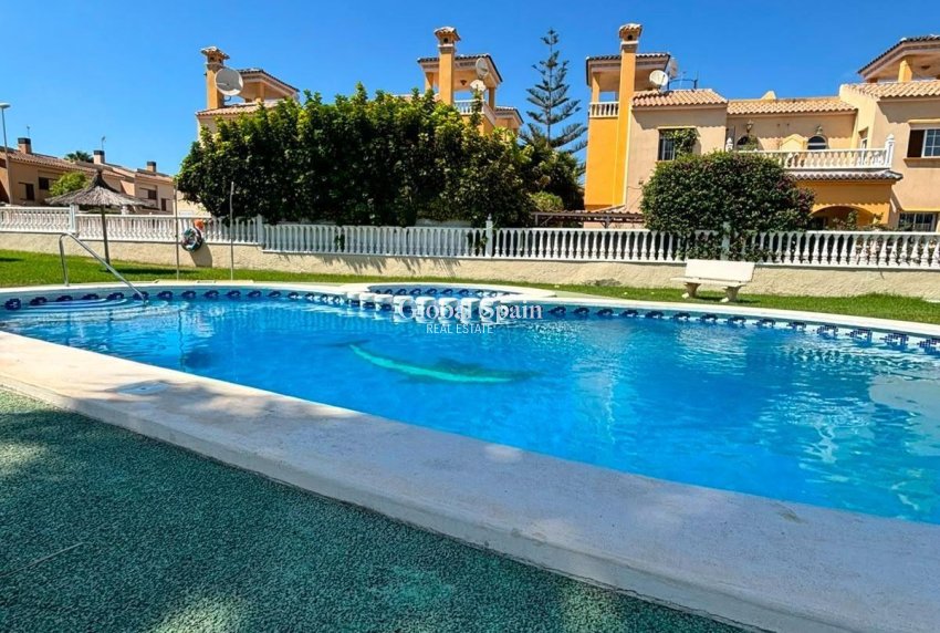 Wiederverkauf - VILLA -
ORIHUELA COSTA - Lomas de Cabo Roig
