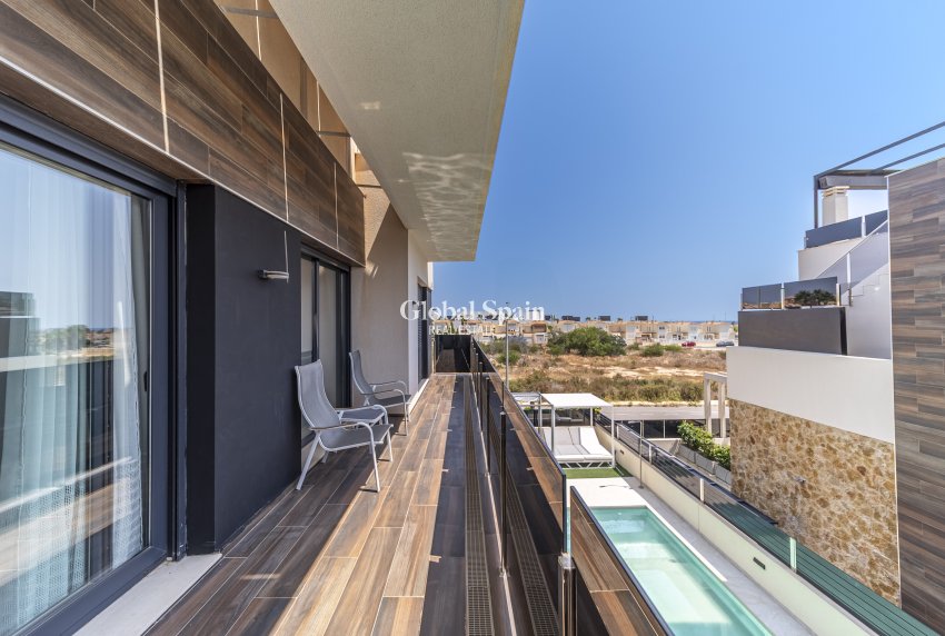 Wiederverkauf - Villa -
ORIHUELA COSTA - Lomas de Cabo Roig