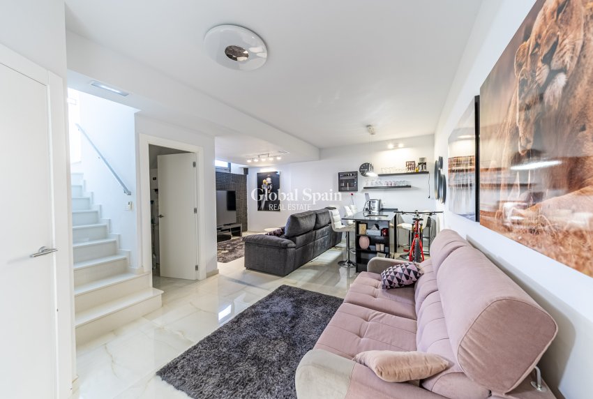 Wiederverkauf - Villa -
ORIHUELA COSTA - Lomas de Cabo Roig