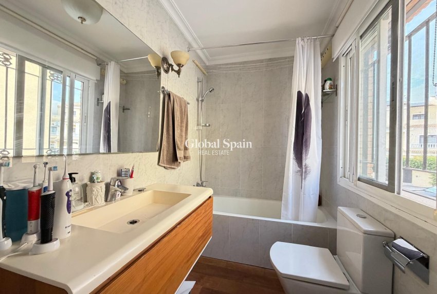 Wiederverkauf - VILLA -
ORIHUELA COSTA - Lomas De Don Juan