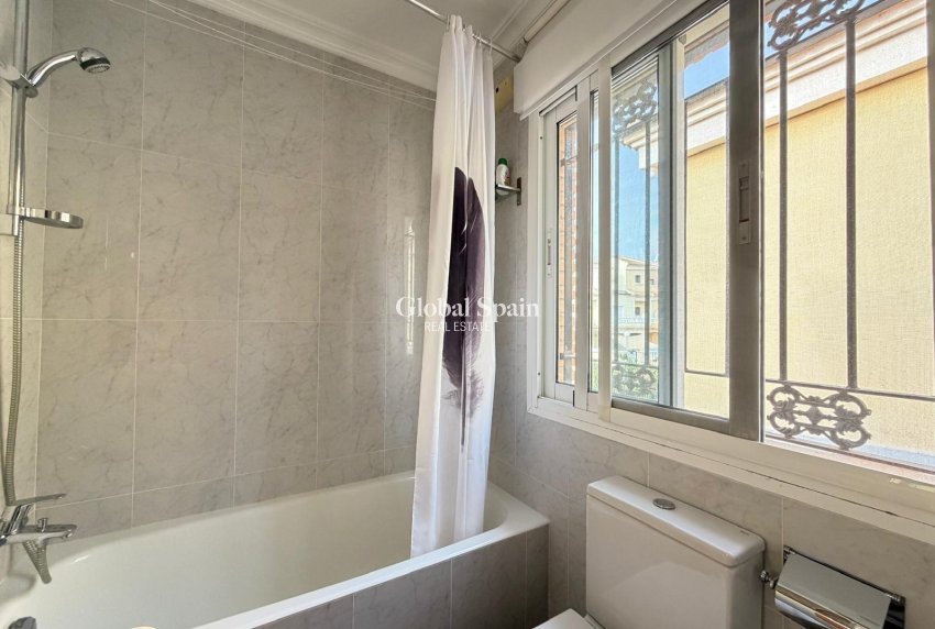 Wiederverkauf - VILLA -
ORIHUELA COSTA - Lomas De Don Juan