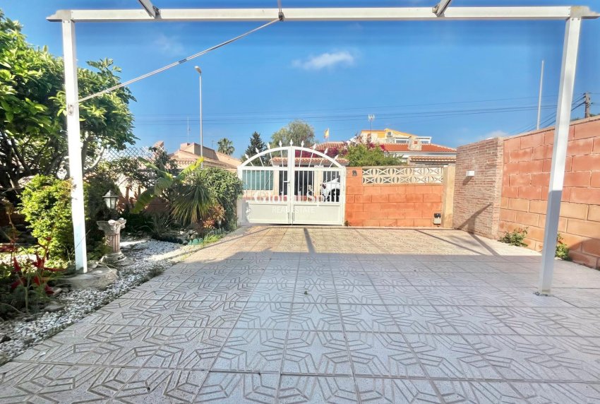 Wiederverkauf - VILLA -
ORIHUELA COSTA - Los Almendros-la Florida