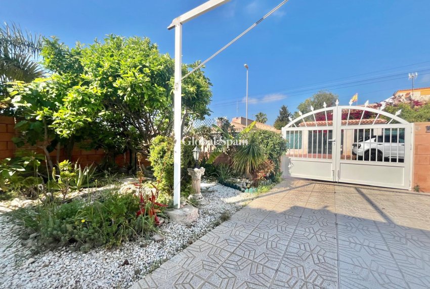 Wiederverkauf - VILLA -
ORIHUELA COSTA - Los Almendros-la Florida