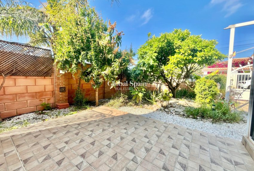 Wiederverkauf - VILLA -
ORIHUELA COSTA - Los Almendros-la Florida