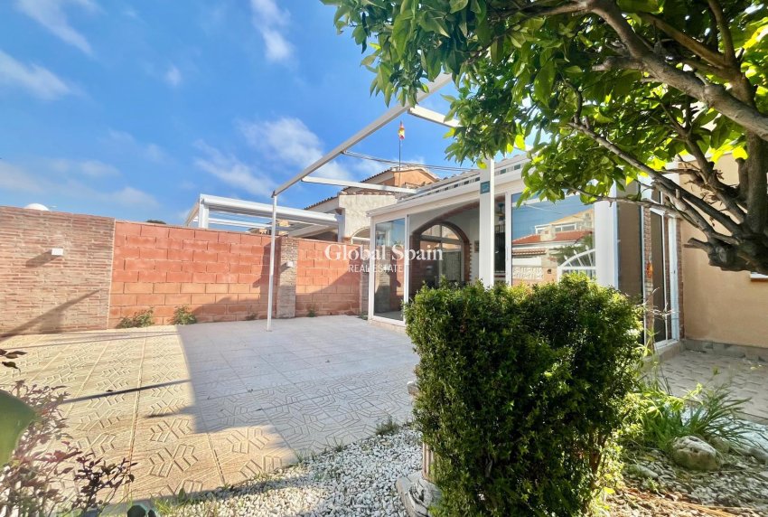 Wiederverkauf - VILLA -
ORIHUELA COSTA - Los Almendros-la Florida