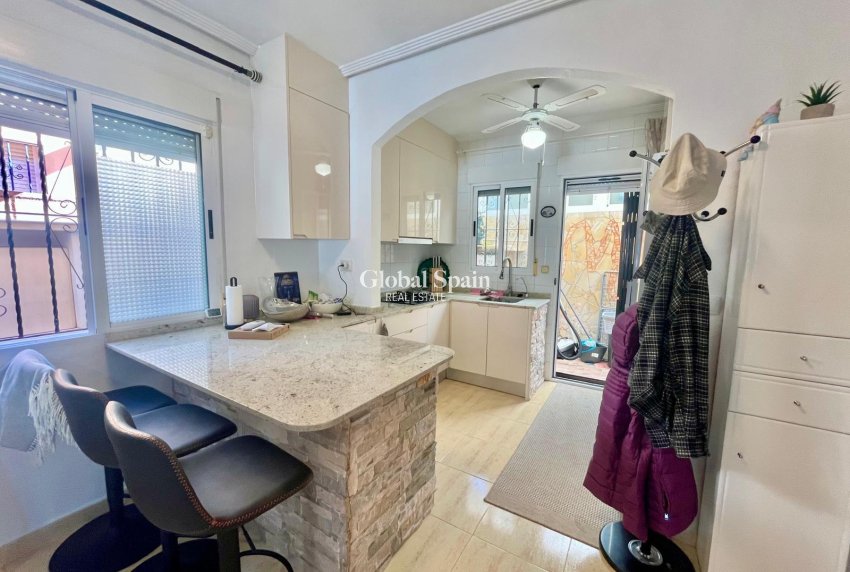 Wiederverkauf - VILLA -
ORIHUELA COSTA - Los Almendros-la Florida